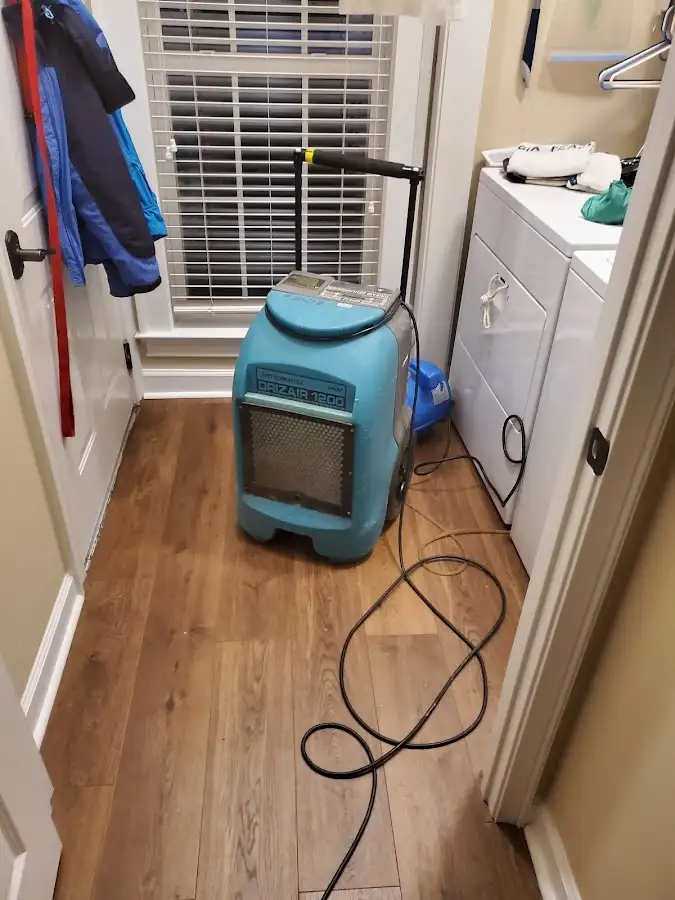 Commercial dehumidifier deployed for Crawl Space Restoration in Washington